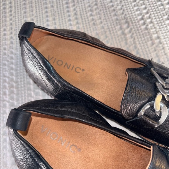 Vionic Black Leather Loafers with Chain Detail , Size 8.5 - Picture 8 of 9